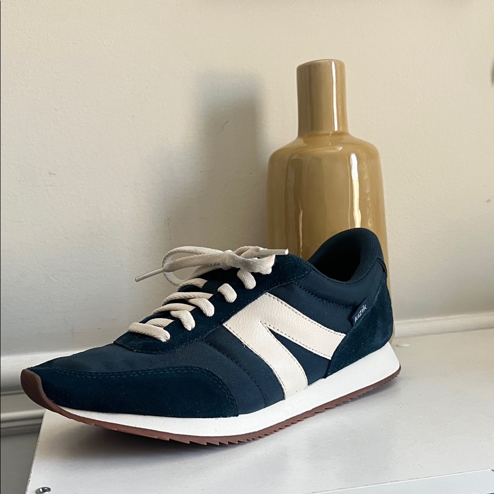 New kizik Milan Tidepool Single Left Sneaker Only Size 9